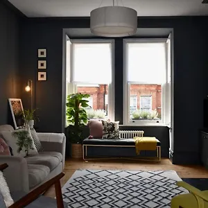 3 Bedroom Beautiful Townhouse In Prime Location Holiday home