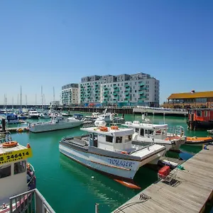 Orion Marina Sea View - Parking - By Lets Apartment